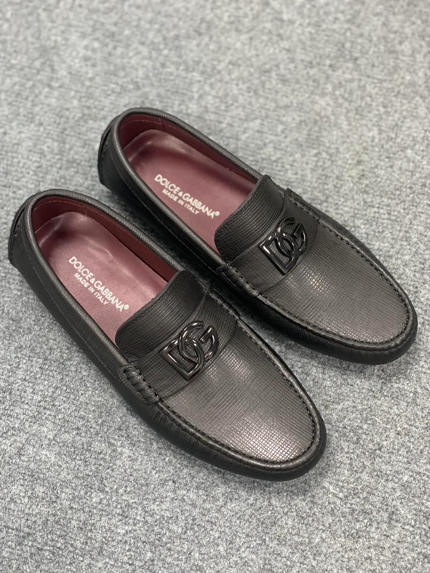 Men's Men's Shoes Men's Men's Shoes 💰700 new style "DG Duban Spring New Casual Driving Shoes" latest hot style, top brand luxury ~ purchasing agency, top quality ~.  The upper is made of imported original cowhide with fine workmanship. The original stylish and stylish soft rubber wear-resistant and non-slip outsole is light and comfortable on the feet. The real thing looks better in real life, 38-45